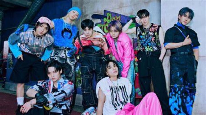 Kpop grupo Stray Kids anuncia saída de Woojin Metrópoles