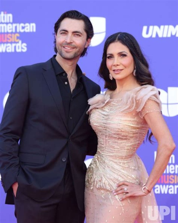 Photo Forrest Kolb and Patricia Manterola Attend the Latin American
