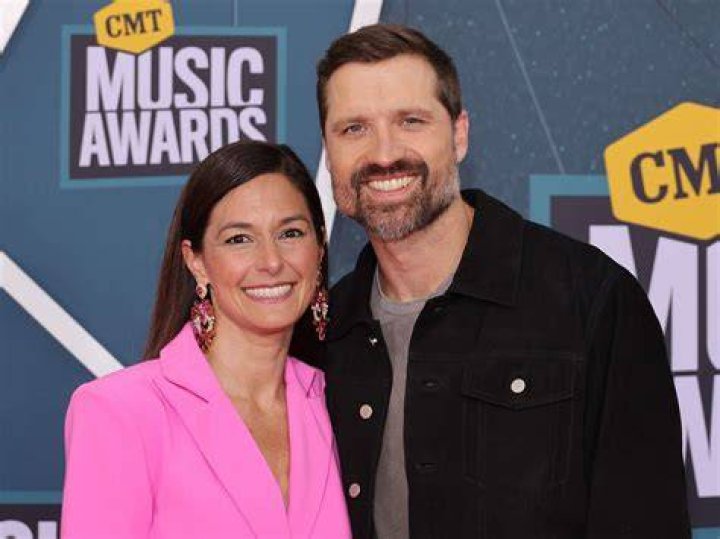 Walker Hayes's CountryPop 'I Hope You Miss Me' Is a Summer Smash